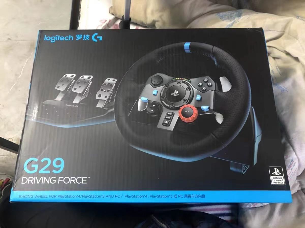 Logitech G29 Driving Force Racing Wheel - Professio<i></i>nal Game Steering Wheel for PS5, PS4, PC